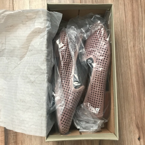 Me Too Nude Pink Laser Cut Leather Loafer Flats - Picture 7 of 8